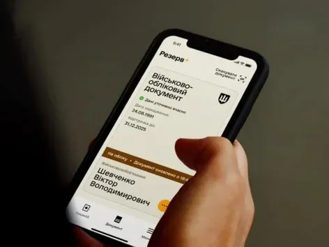 In der App „Reserve+“ wurde eine elektronische Warteschlange für das TSK eingeführt: Wehrpflichtige und Reservisten können ihren Besuch planen