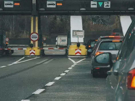 Як в'їхати в Україну на іноземному автомобілі як громадянин України: що потрібно знати у 2025 році?