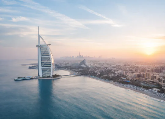 Знаменитий готель Burj Al Arab у Дубаї закривається на 1,5 року через атаки дронів