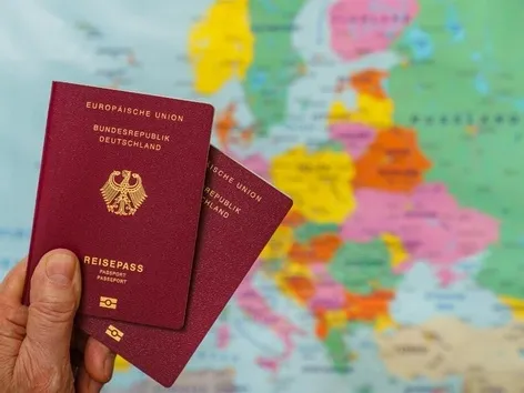 Alemania ha abolido la ciudadanía acelerada: qué ha cambiado para los migrantes