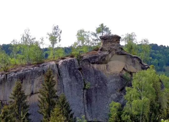 Yamelnytsky-Felsen: Warum ist dieser wenig bekannte Ort in den Karpaten Ihre Aufmerksamkeit wert?