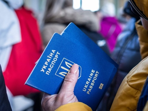 What documents can Ukrainians return home with?