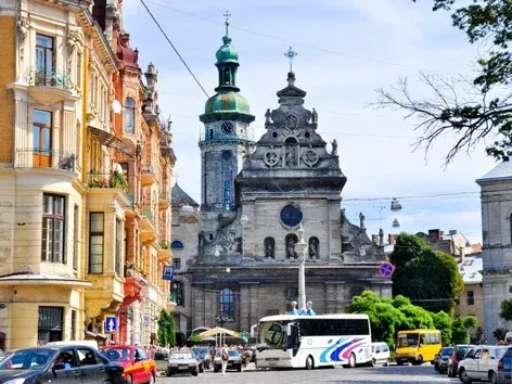 Pułapka cyfrowego nomady: Praca zdalna z Lwowa na podstawie standardowych międzynarodowych polityk