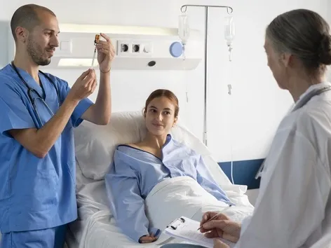 Tratamiento hospitalario gratuito en Ucrania en 2026: Qué servicios médicos cubre el NHSU