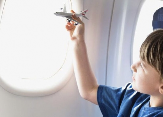 Airflight of a child unaccompanied by adults