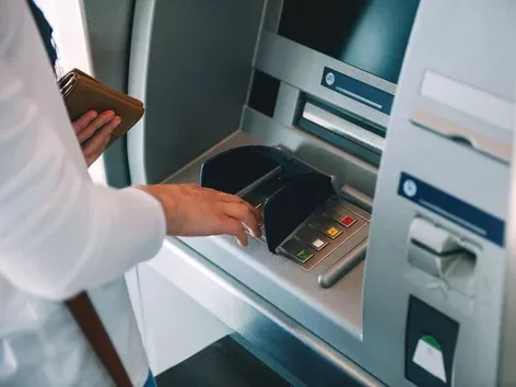 What are the limits for cash withdrawals from ATMs in Ukraine?