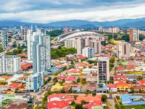 Rimanere in Costa Rica per gli ucraini nel 2025: regole per l'ingresso e ottenimento del permesso di soggiorno