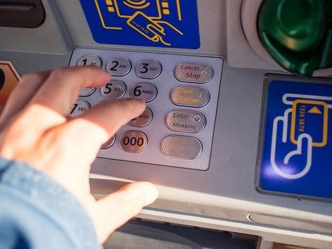 Cash withdrawals without commission and special offers: Polish banks have extended preferential conditions for Ukrainians