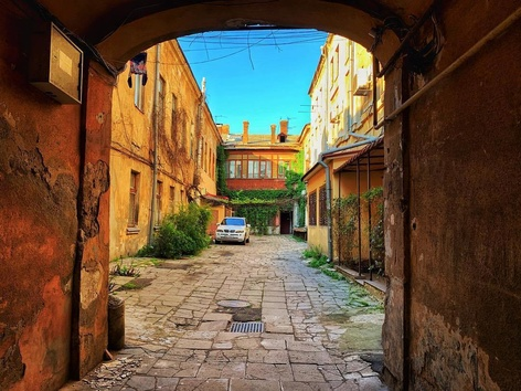 Catacombs, cozy courtyards and kayaking: a selection of sightseeing tours in Odesa