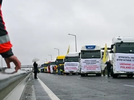 Ukrainian carriers protest at the border in response to blocking of EU carriers