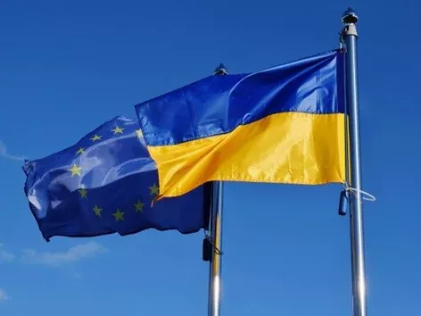 Еврокомиссия официально рекомендует начать переговоры о вступлении Украины в ЕС: какие следующие шаги