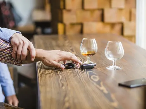Die EU verpflichtet Hersteller, Fahrzeuge mit einer Schnittstelle für Alkoholmessgeräte auszustatten