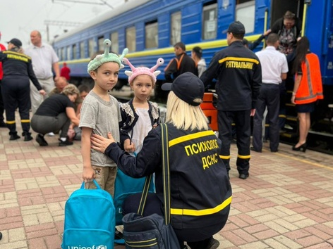 Mandatory evacuation from the Donetsk region: where to contact