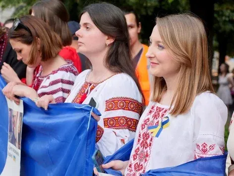 Optimismus und Gefahr: Was die Ukrainer über das Leben in der Ukraine denken