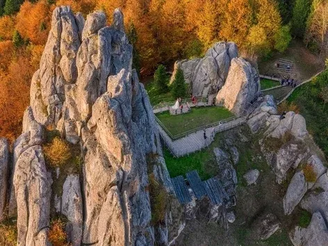 Tustan bei Truskavets: historische Felsen, die es wert sind, mit eigenen Augen gesehen zu werden