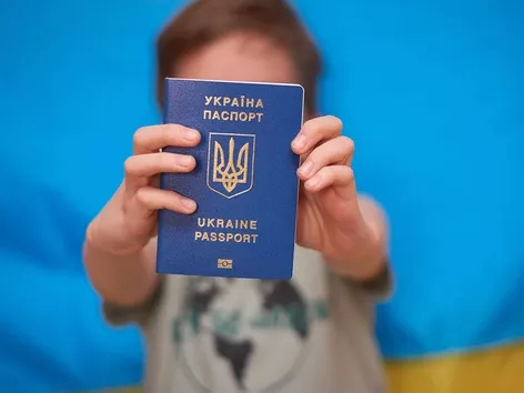 Закордонний паспорт для дитини: як оформити та скільки коштує у 2024 році?