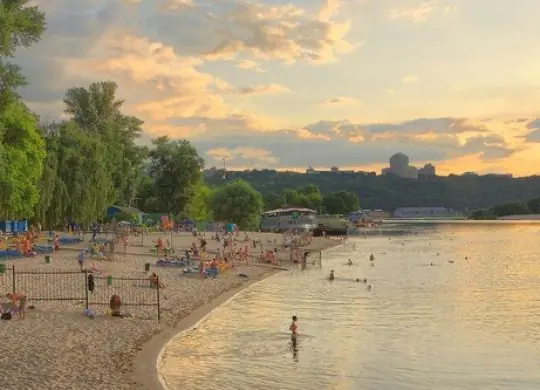 На 15 пляжах Києва не можна купатися: названо причину