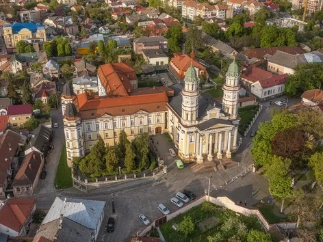 Where to stay for tourists in Uzhhorod? The best neighborhoods, hotels, and locations