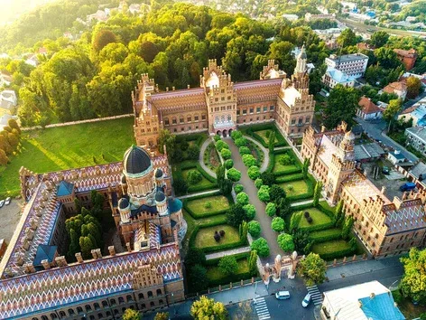 Куди поїхати з Чернівців на 1-2 дні: тури від Visit Ukraine