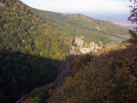 Twierdza Kolc w Karpatach: nowa trasa turystyczna do legendarnego zamku Jules'a Verne'a