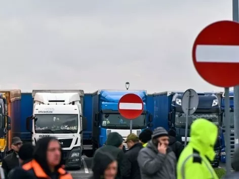 Blockade of buses, trucks and trains by Poles and Ukraine's response: what is known about the protests at the border?