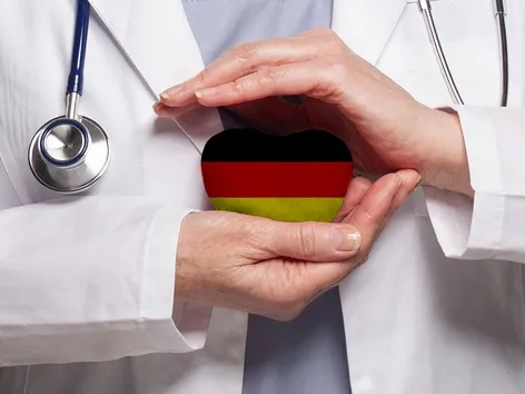Seguro de salud familiar en Alemania (Familienversicherung): quién puede obtener cobertura gratuita y cuáles son las condiciones en 2026