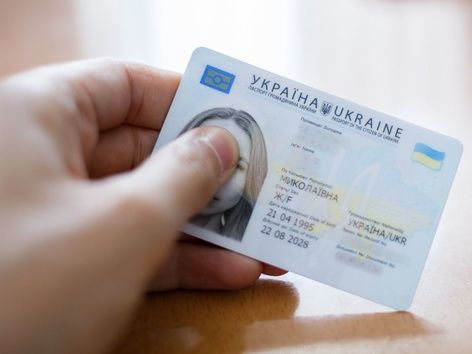 Ukrainians from the age of 14 can issue their first ID cards in Poland: how to do it